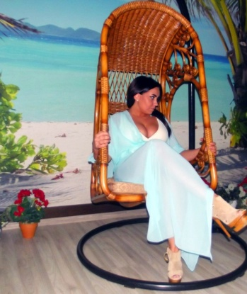 Соблазнительная дама с загадочной улыбкой ждет тебя в своем уютном гнездышке. Позволь мне позаботиться о тебе и окунуться в мир наслаждения. 2918, 35 лет