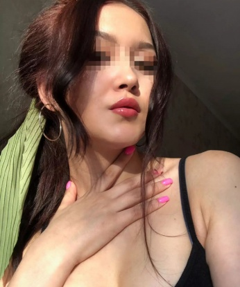 Живу в Москве и ты можешь насладиться моей компанией в любое время. Мои услуги включают эксклюзивный эскорт, нежные массажи и невероятные сексуальные утехи. Я готова позаботиться о тебе и предоставить незабываемое удовольствие. Посмотри мои фотографии, чтобы оценить мою красоту и страсть. Отзывы моих довольных клиентов подтверждают мою опытность и профессионализм. Доверься моим нежным рукам и страстным поцелуям, и ты окунешься в мир наслаждения и блаженства. Давай создадим незабываемые моменты вместе! 😘🌹 3682, 19 лет