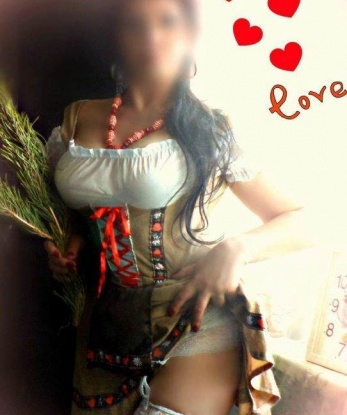 💋 Я креативна, нежна и знаю, как сделать тебя счастливым. Мои услуги разнообразны и уникальны, так что ты точно найдешь то, что ищешь. 😈 Забудь о повседневной рутине и окунись в мир наслаждения и удовольствия со мной. Живу я в самом сердце Москвы, где могу встретить тебя или приехать к тебе. 🌃 С моими фото и отзывами ты убедишься, что я именно то, что тебе нужно. Не медли, напиши мне, и мы воплотим твои самые сокровенные мечты в жизнь. 🔥 4409, 40 лет